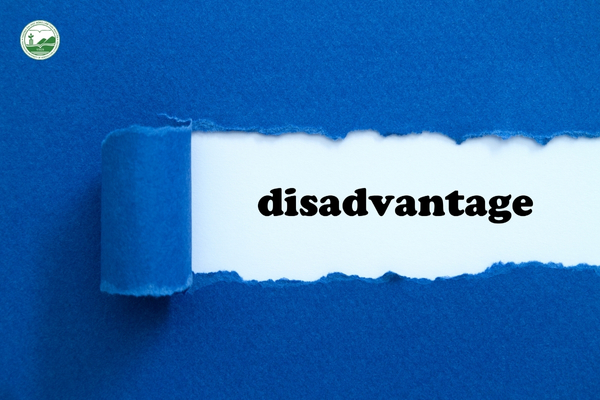 Những thách thức của ngành Kinh doanh Quốc tế tại Nhật như rào cản ngôn ngữ, chi phí cao và văn hóa làm việc khắt khe.