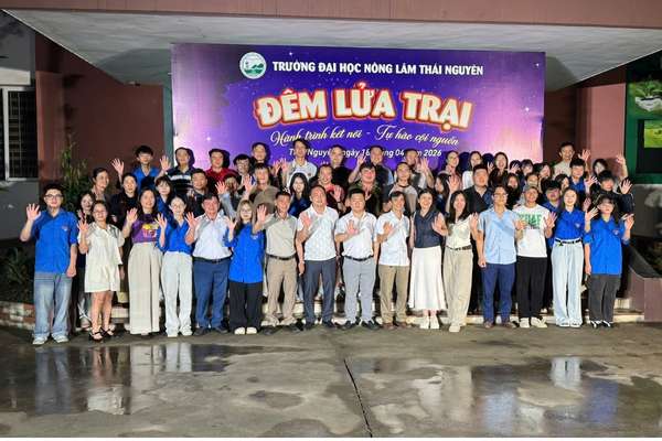 Đêm lửa trại một trong những hoạt động ý nghĩa giúp gắn kết sinh viên