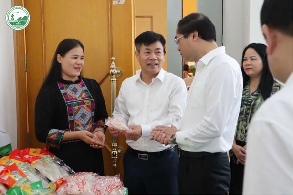 Đại biểu tham dự Hội nghị đối thoại giữa Bí thư Tỉnh ủy Thái Nguyên với nông dân